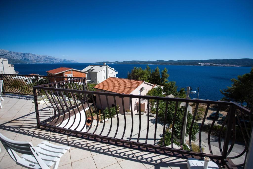 Apartments Pusic Omis Room photo