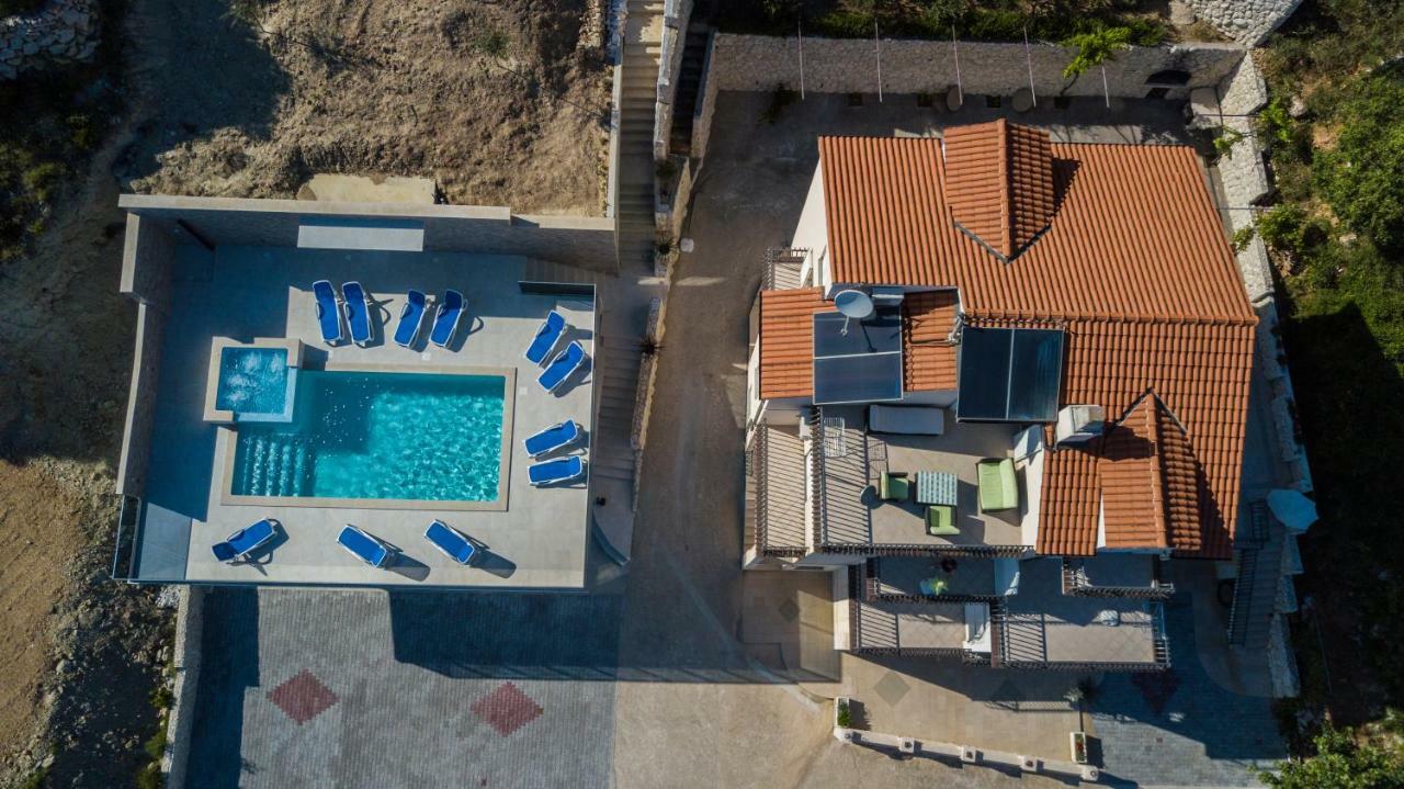 Apartments Pusic Omis Exterior photo