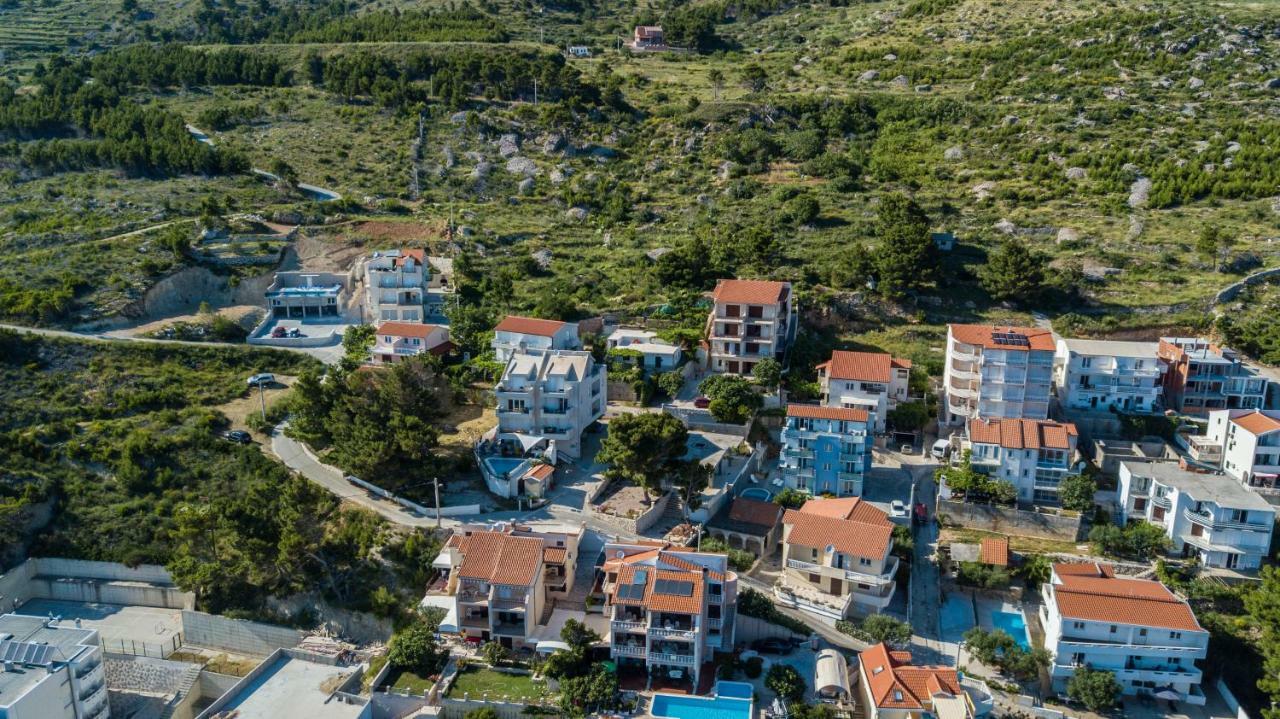 Apartments Pusic Omis Exterior photo