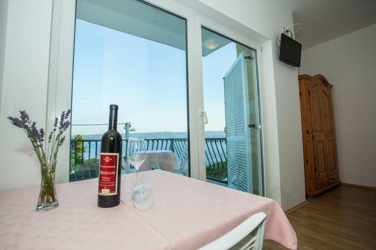 Apartments Pusic Omis Exterior photo