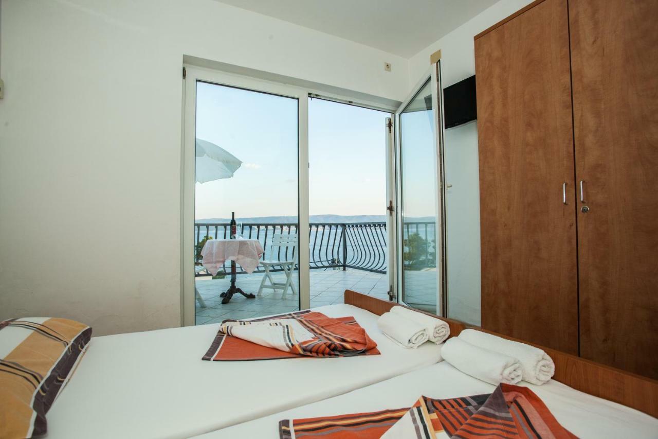 Apartments Pusic Omis Exterior photo