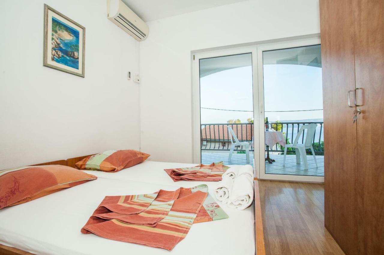 Apartments Pusic Omis Exterior photo