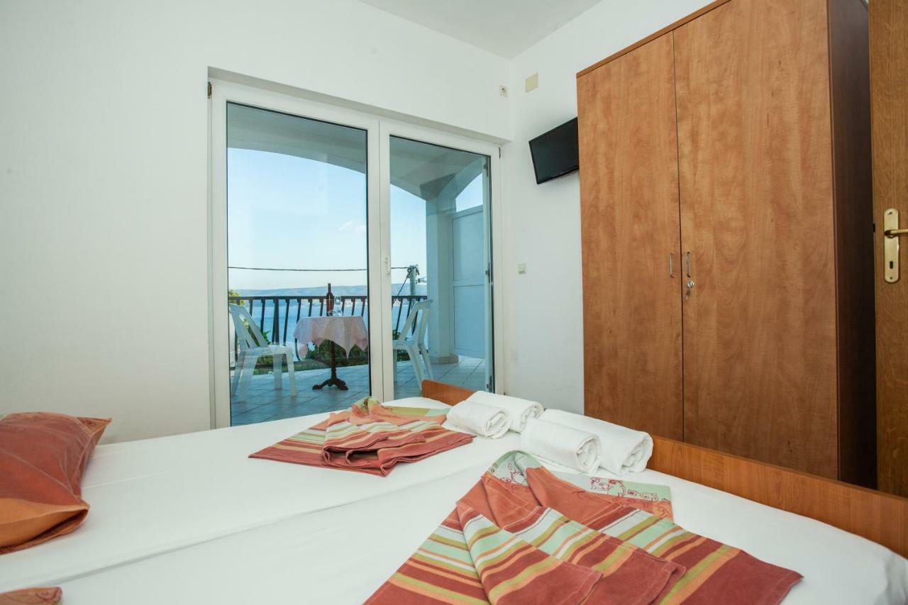 Apartments Pusic Omis Exterior photo