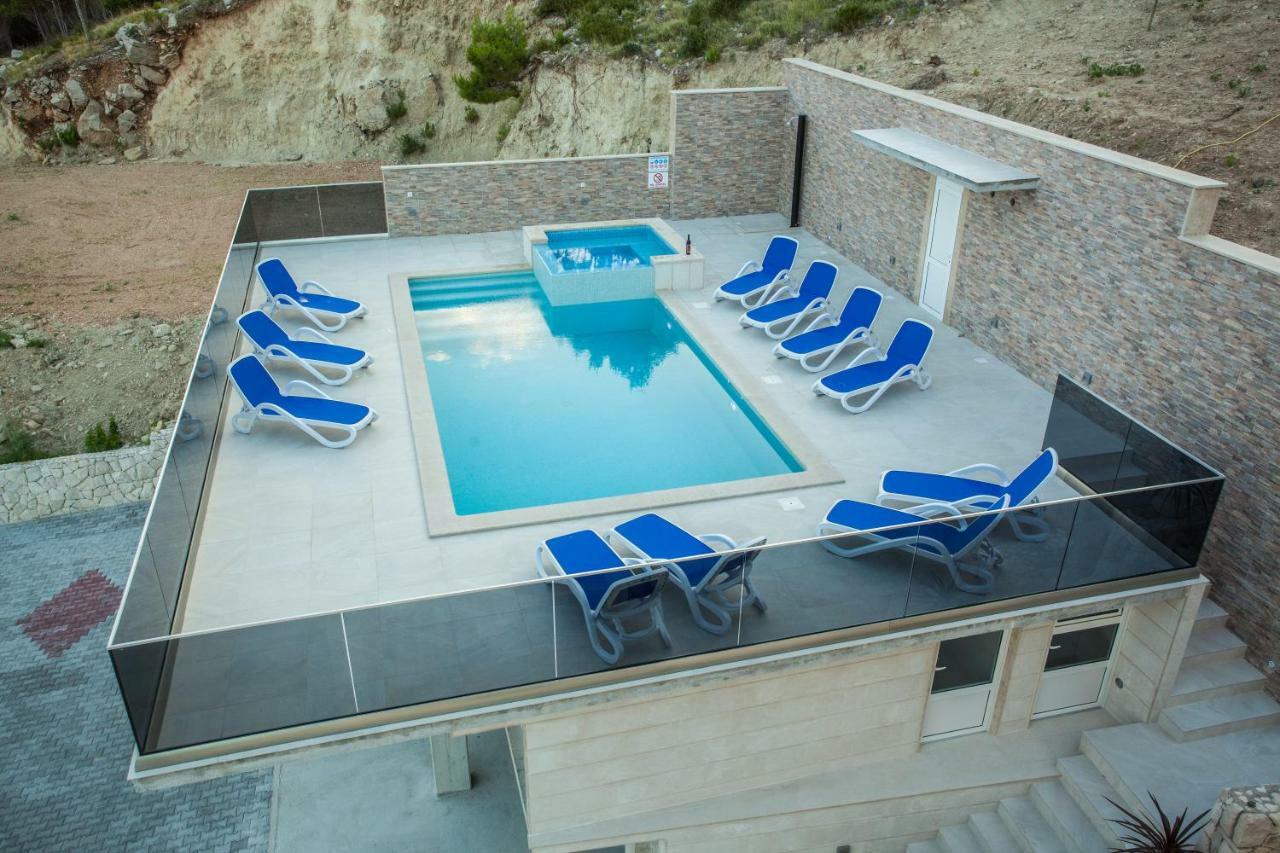 Apartments Pusic Omis Exterior photo