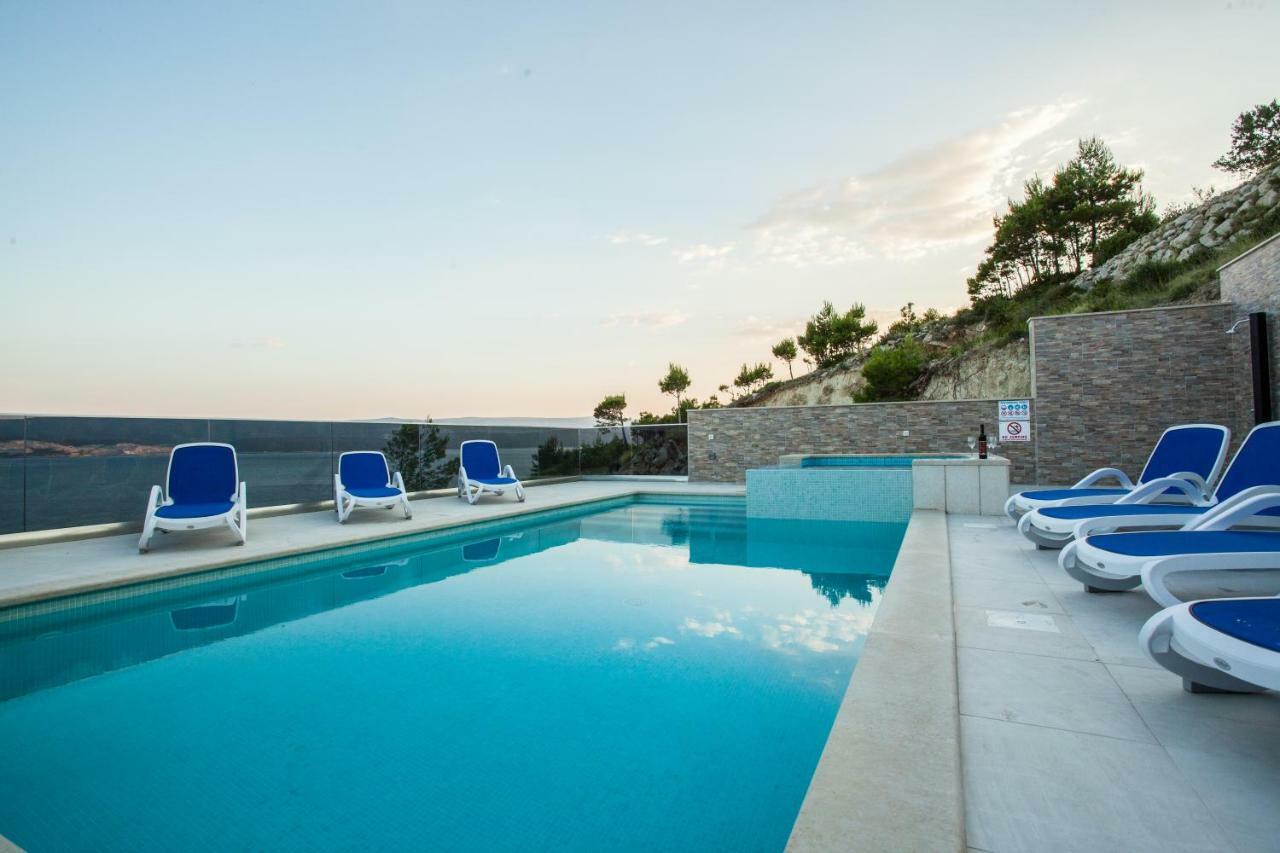 Apartments Pusic Omis Exterior photo